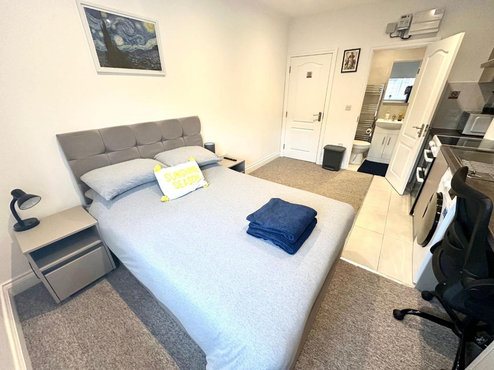 Bright Modern, Private Apartment,15 Mins To Central London ヘンドン エクステリア 写真