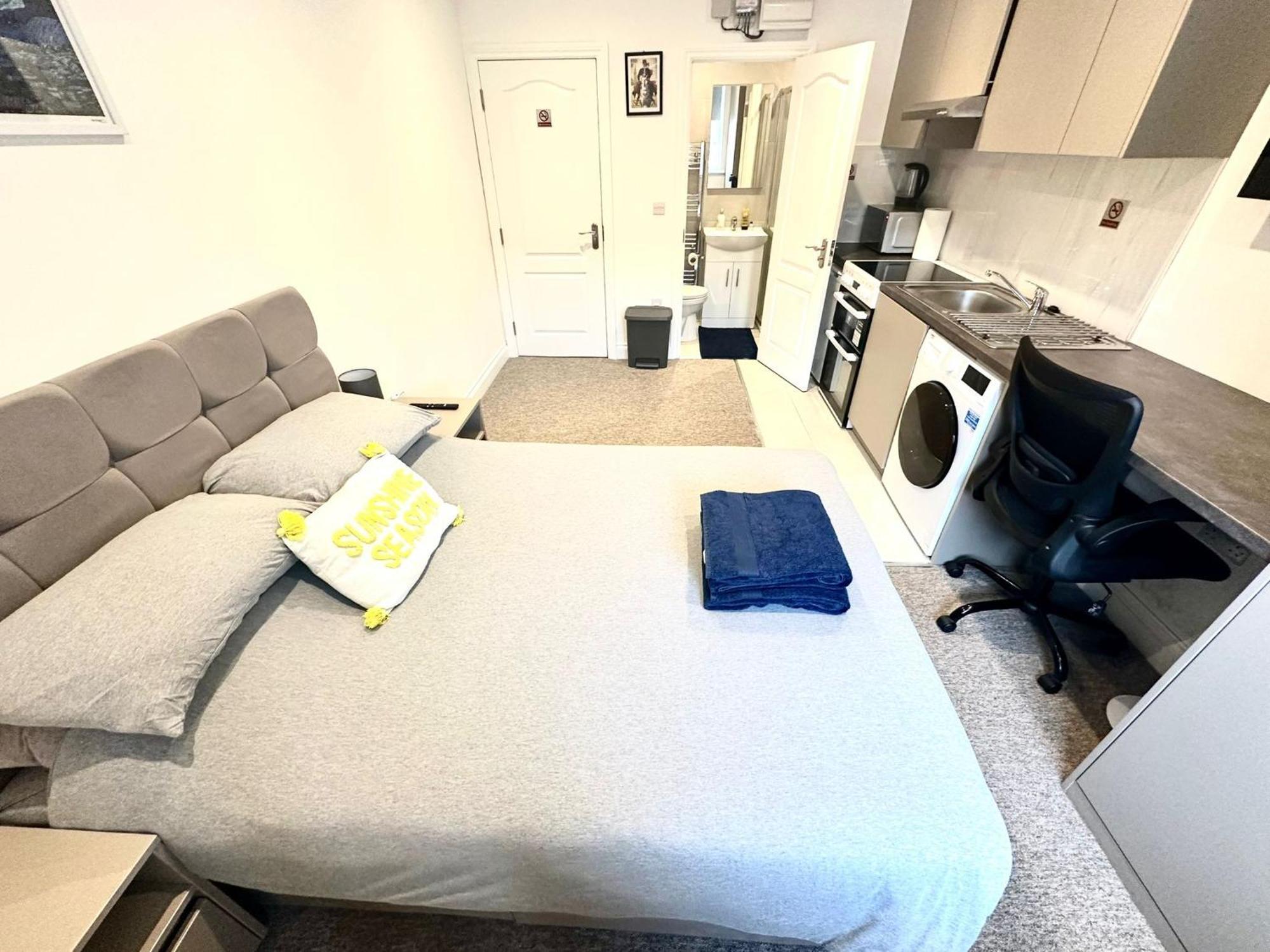 Bright Modern, Private Apartment,15 Mins To Central London ヘンドン エクステリア 写真
