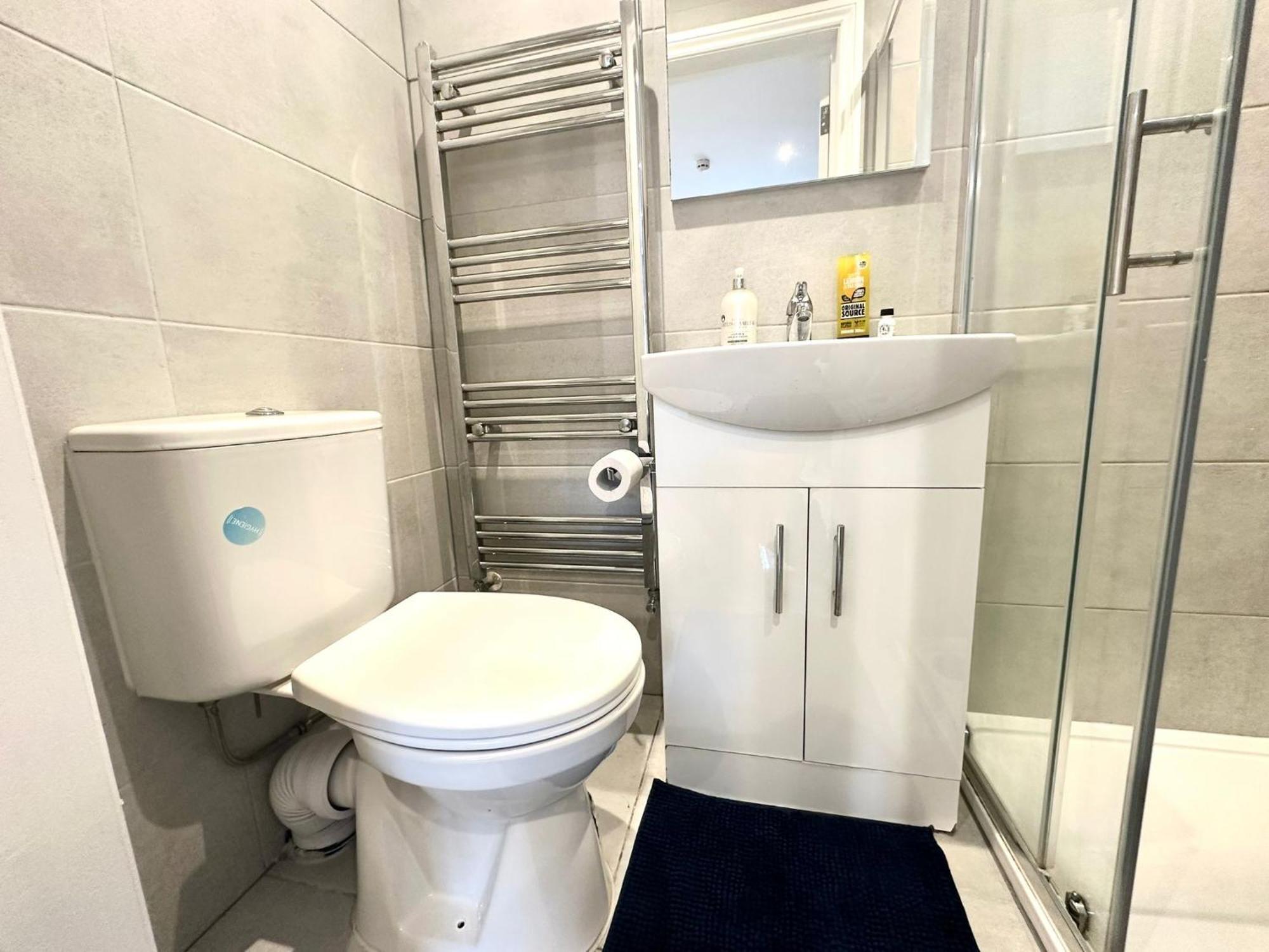 Bright Modern, Private Apartment,15 Mins To Central London ヘンドン エクステリア 写真