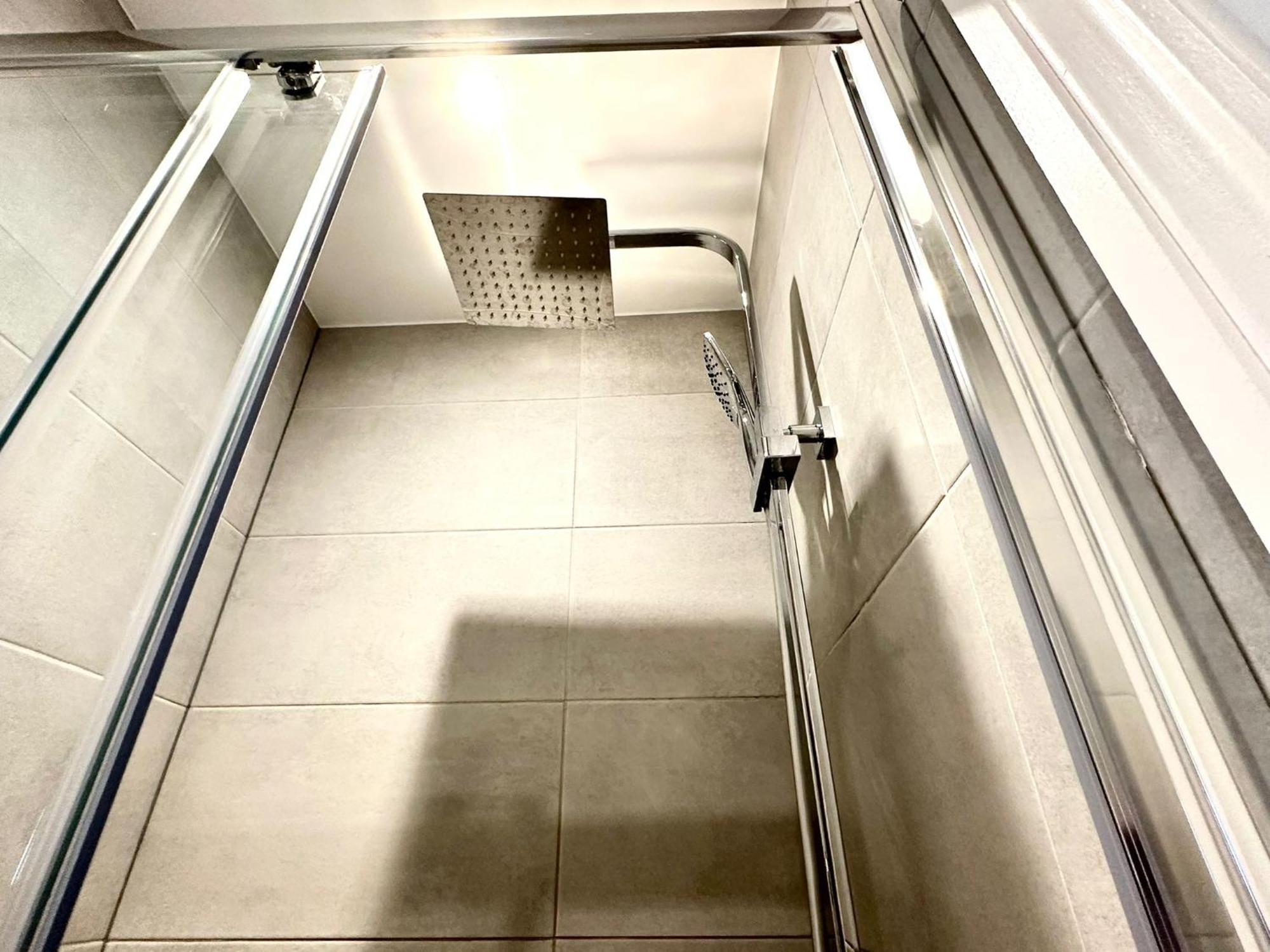 Bright Modern, Private Apartment,15 Mins To Central London ヘンドン エクステリア 写真